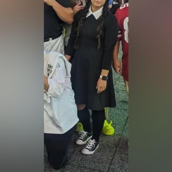 Wednesday Addams costume - Picture 6 of 7